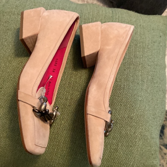 NWT Ferca Italy - STUNNING & Chic pale pink buckle loafer flat. 7 1/2 (38) - Picture 4 of 6
